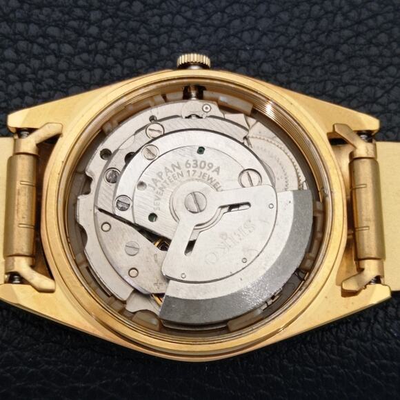 Vintage 1981 Seiko Automatic Mens Gold Watch W/daydate & Black accents - Picture 9 of 10